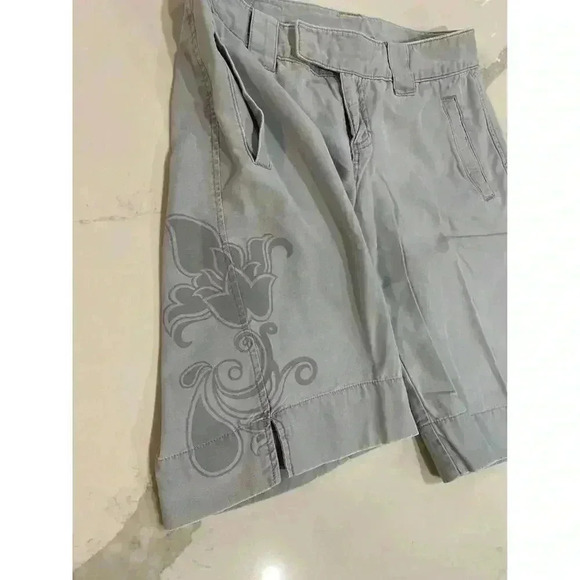 The North Face Chino Shorts Women's Size 10 Gray Longer Length Bermuda Style - Picture 2 of 6